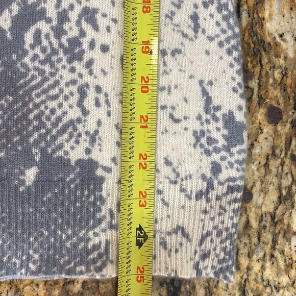 Antonio Melani snakeskin print 100% cashmere crew neck pullover sweater size S - Picture 7 of 7